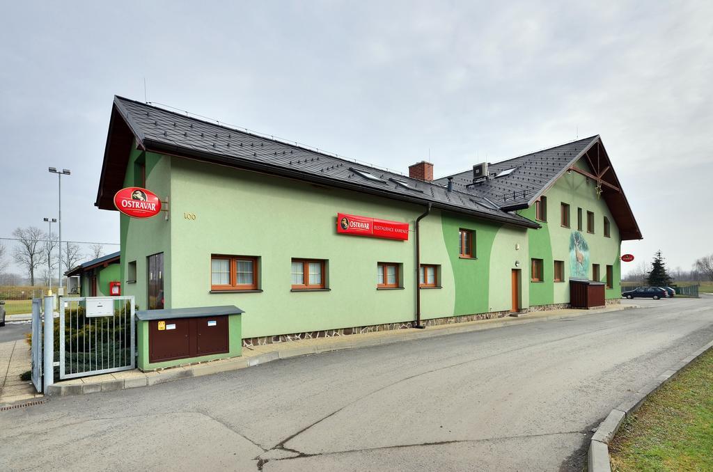 Restaurace A Penzion Kamenec Jilesovice Bagian luar foto
