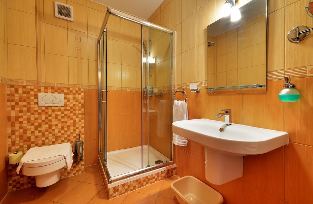 Restaurace A Penzion Kamenec Jilesovice Ruang foto