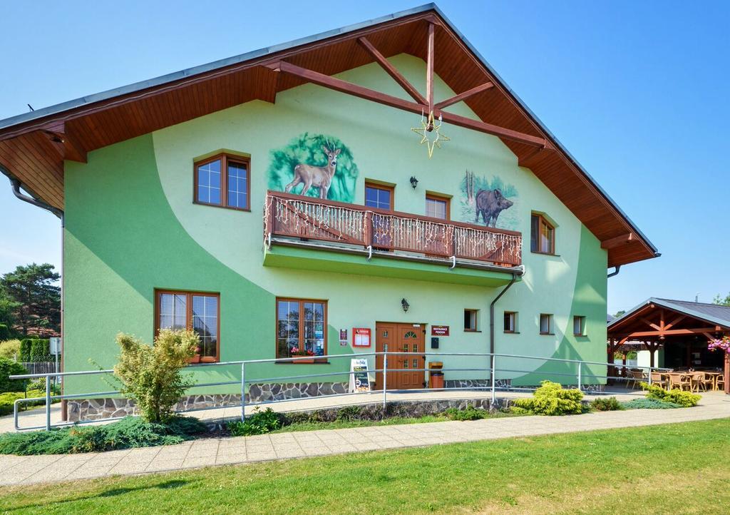 Restaurace A Penzion Kamenec Jilesovice Bagian luar foto